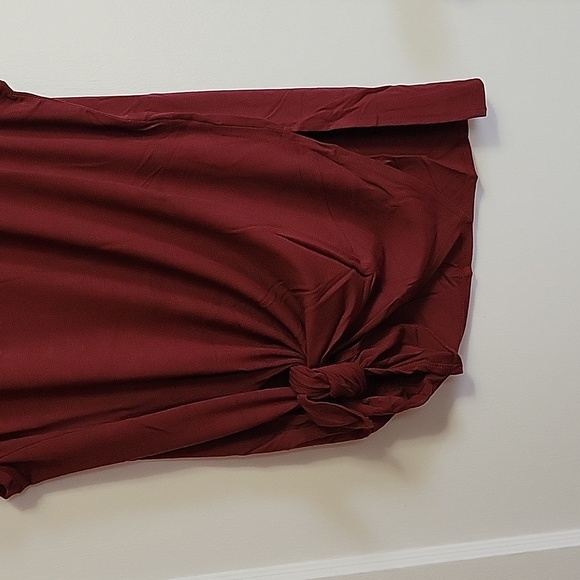 Fabletics maroon tank - Picture 2 of 4
